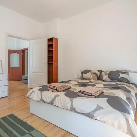 The Right Choice 16 Apartment *
