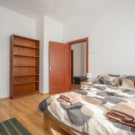The Right Choice 16 Apartment *