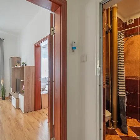 The Right Choice 16 Apartment *